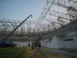 Tiga Crane Kejar Percepatan, Rangka Atap Stadion GDJ Ditarget Rampung September