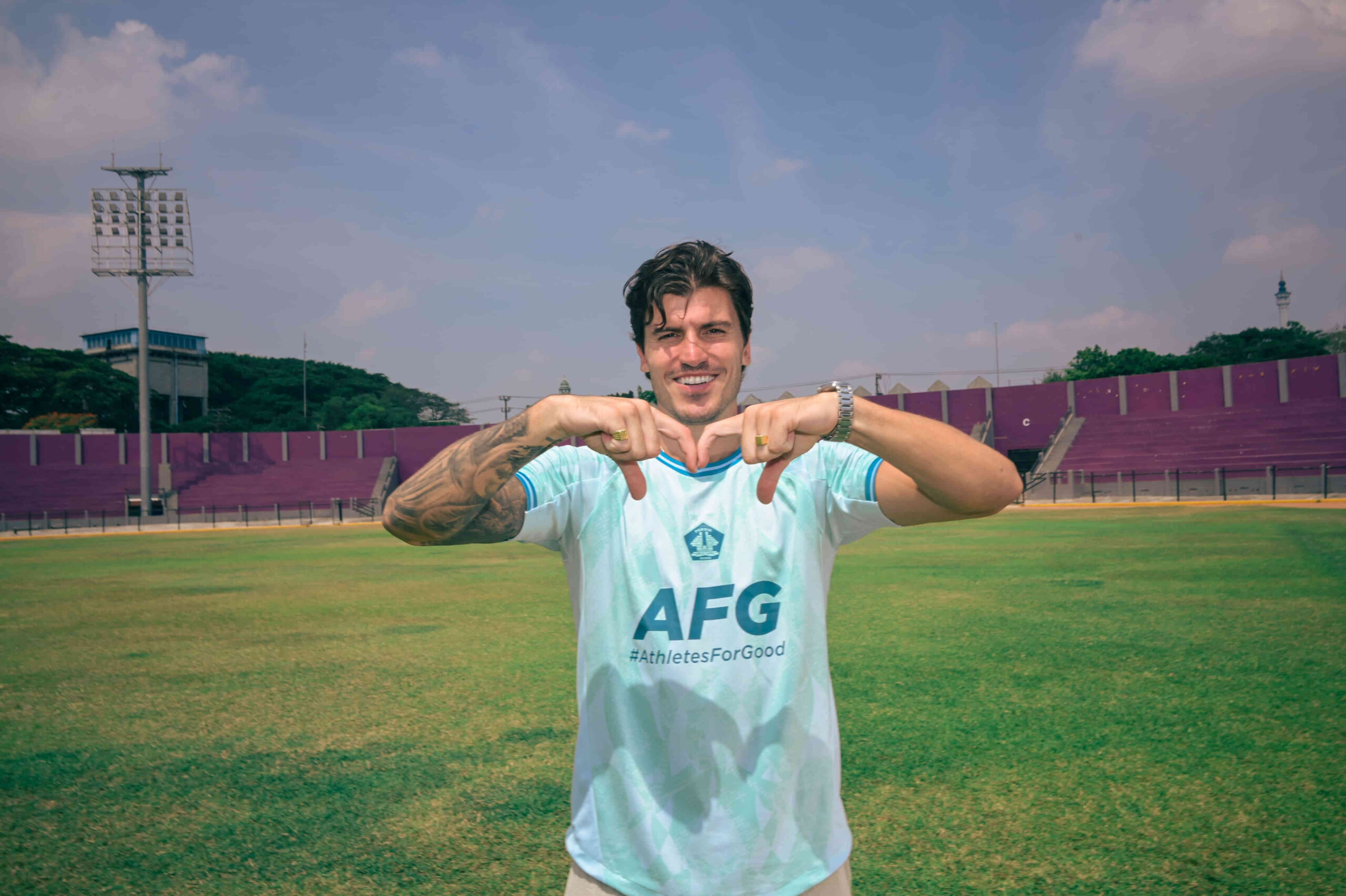 Sergio Castel resmi bergabung dengan Persik Kediri untuk memperkuat lini depan Macan Putih menghadapi Super League 2026/2027.