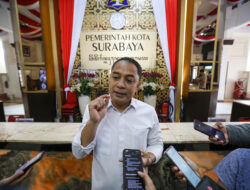 Wali Kota Surabaya Larang Sekolah Negeri Jual Seragam