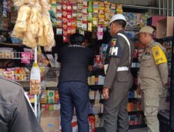 Satpol PP Kota Mojokerto Razia 15 Titik Cegah Rokok Ilegal