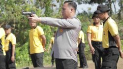 Tingkatkan Profesionalisme dan Kemampuan Personel dalam Pelaksanaan Tugas, Polres Blitar Latihan Menembak