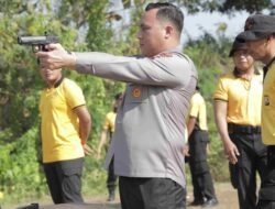 Tingkatkan Profesionalisme dan Kemampuan Personel dalam Pelaksanaan Tugas, Polres Blitar Latihan Menembak