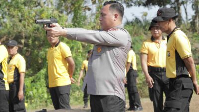 Tingkatkan Profesionalisme dan Kemampuan Personel dalam Pelaksanaan Tugas, Polres Blitar Latihan Menembak