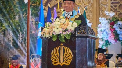 Wisuda ke-122 Unesa, 48 Persen Lulusan Sudah Bekerja dan 10 Persen Siap Lanjut Studi