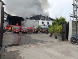 Pabrik Alas Kaki PT. EKJ Kalen-Dlanggu Mojokerto Terbakar
