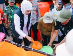 Khofifah Salurkan 120 Rit Air Bersih untuk 98.946 Jiwa di Blitar