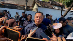 Ketua Komisi B DPRD Kota Kediri Arif Junaidi saat diwawancarai awak media mengenai kekosongan posisi pengawas PD Pasar Joyoboyo.