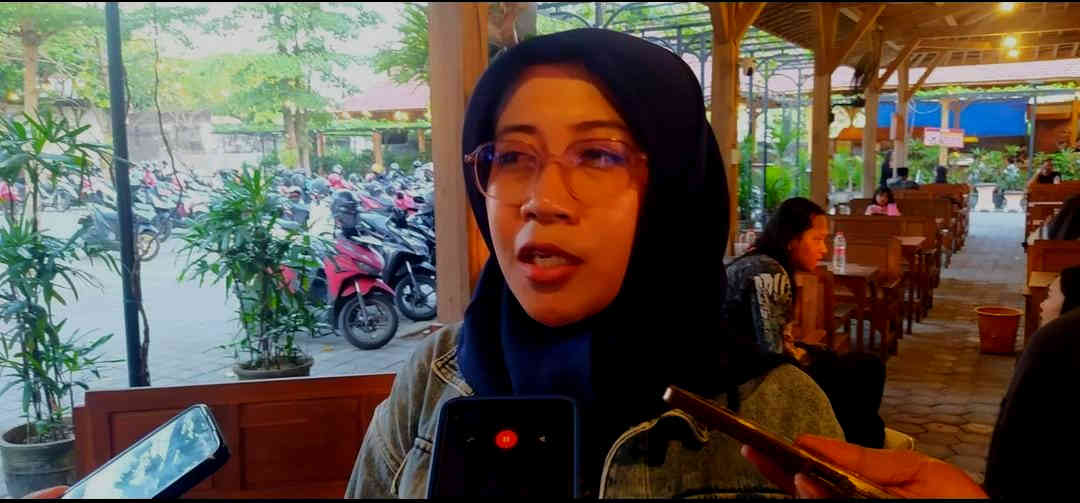 Ketua Parfi Kediri Ellya Destiara Permata menjelaskan Workshop Acting.