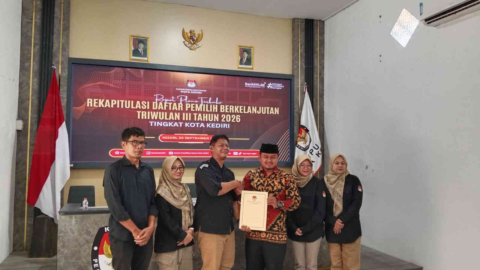 Rapat Pleno Terbuka PDPB KPU Kota Kediri Triwulan III 2026 dihadiri Ponpes Wali Barokah.