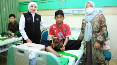 Jenguk Korban di RSI Siti Hajar, Khofifah Minta Tata Kelola MBG Dievaluasi
