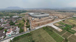 Foto udara Stadion Gelora Daha Jayati Kediri dan pembangunan akses jalan.