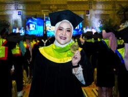 Fameela Lateh, Wisudawan Asal Thailand di UNESA: Sempat Kesulitan Bahasa, Kini Lebih Percaya Diri Berbicara di Depan Kelas