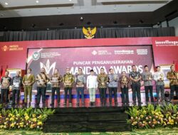 Unesa Raih Penghargaan Tim Inspiratif Mandaya Awards 2026, Perkuat Pemberdayaan 89 Desa Binaan