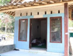 Gedung Sekolah Diperbaiki, Musala Disulap Jadi Ruang Kelas Sementara