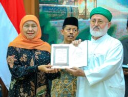 Khofifah Luncurkan Magister Kajian Turats Pertama di Indonesia