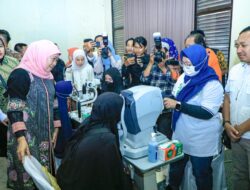 Pemprov Jstim dan BAZNAS  Bagikan 1.000 Kacamata Gratis