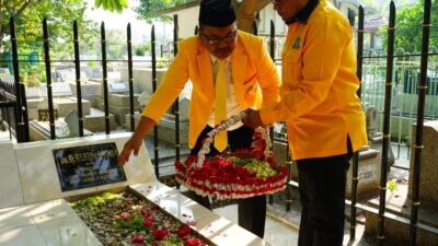 HUT ke-62 Golkar, Ali Mufti Pimpin Ziarah Makam Tokoh Partai dan Bung Tomo