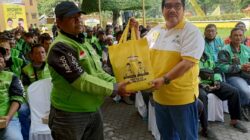 Rangkaian HUT Ke-62 Golkar Jatim Hadirkan Pengobatan Gratis dan Sembako