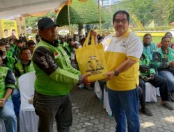 Rangkaian HUT Ke-62 Golkar Jatim Hadirkan Pengobatan Gratis dan Sembako