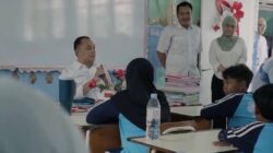 Ternyata Masih Ada Sekolah di Surabaya Muridnya Belajar Lesehan