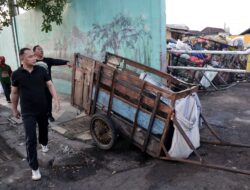 Eri Minta DLH Ganti Gerobak Sampah Milik Warga Hilang Dicuri