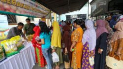 Warga Jepara Surabaya Serbu Gerakan Pangan Murah