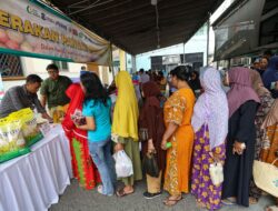 Warga Jepara Surabaya Serbu Gerakan Pangan Murah