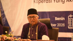 Wakil Wali Kota Kediri Qowimuddin menyampaikan arahan dalam bimbingan teknis penguatan tata kelola dan kepatuhan koperasi di Kota Kediri, Senin (12/10/2026).