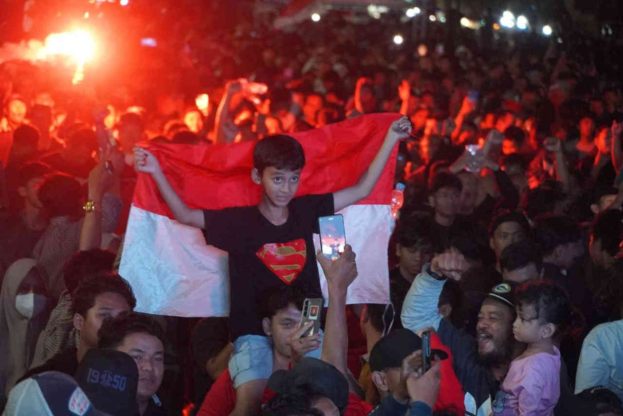 Ribuan warga Kediri nobar Timnas Indonesia vs Thailand di SLG