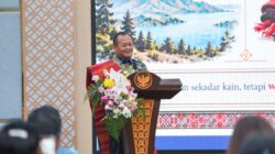 Menperin Sarmuji: Ulos Harus Hidup dan Sejahterakan Perajin